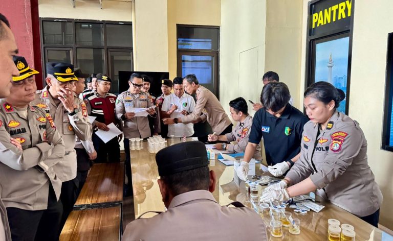 124 Anggota Polres Jakpus Jalani Tes Urine, Satu Orang Positif Zat Codeine