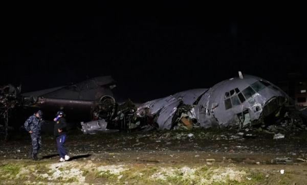 Ajaib! 7 dari 8 Kru Pesawat Militer Bolivia yang Jatuh di Jalanan Padat Kendaraan Selamat