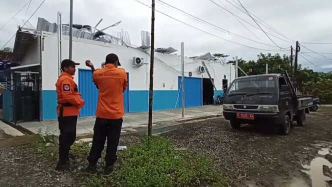 Atap Dapur MBG Porak-poranda Usai Diterjang Angin Kencang di Semarang