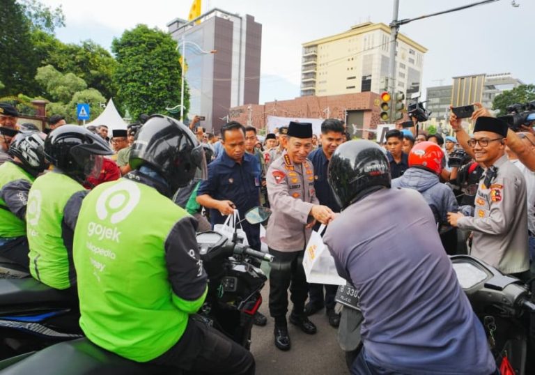 Bagikan Takjil dan Bukber Bareng Insan Pers, Kapolri: Suara Media Suara Publik