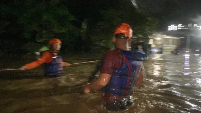 Banjir Bandang Hantam Semarang Atas, Air Capai 2 Meter Rendam 4 Perumahan