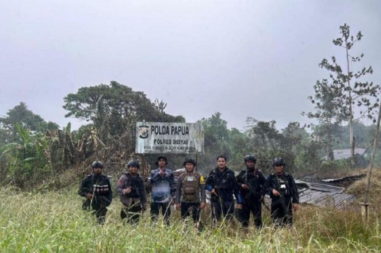 Breaking News! 18 Rumah hingga Kantor Polisi di Deiyai, Papua Tengah Dibakar Massa