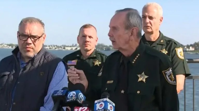 Detik-Detik Pria Ditembak Mati di Kediaman Trump, Diduga Bawa Senjata dan Jerigen Bensin