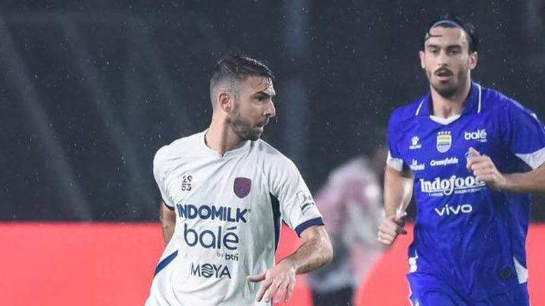 Diwarnai Hokky Caraka Jadi Kiper Dadakan, Persita Kandas 0-1 dari Persib di BRI Super League