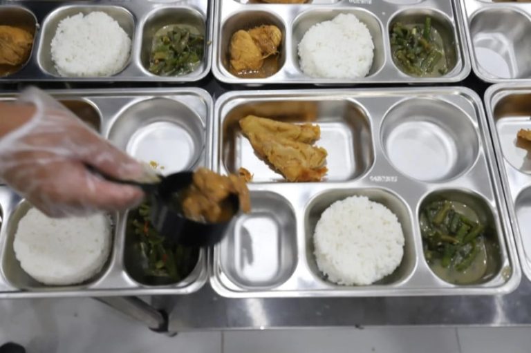 DPR Tegaskan Program MBG Tak Pakai Dana Pendidikan