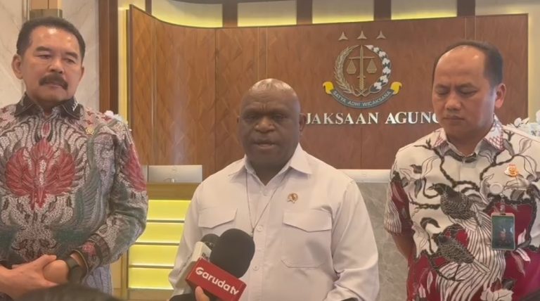 Jaksa Agung Bertemu Natalius Pigai Bahas Revisi UU HAM