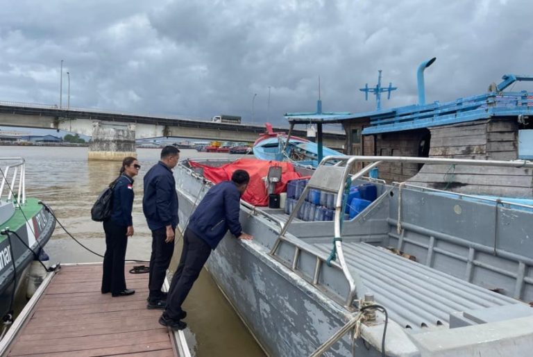 Kapal yang Diduga Selundupkan Pasir Timah Ilegal ke Malaysia Disita