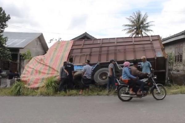 Kecelakaan di Bener Meriah Aceh, Truk Rem Blong Tabrak 6 Kendaraan dan Tembok Rumah