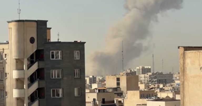 Kemlu Pantau Kondisi WNI Usai AS-Israel Bombardir Iran