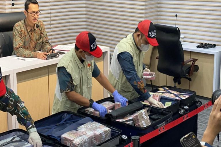 KPK Sita Rp5,19 Miliar Hasil OTT 2 Safe House Pejabat Bea Cukai