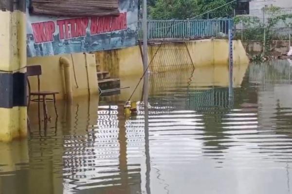 Langganan Banjir, Kompleks Dosen IKIP Terendam Air Setinggi 80 Cm usai Hujan Deras