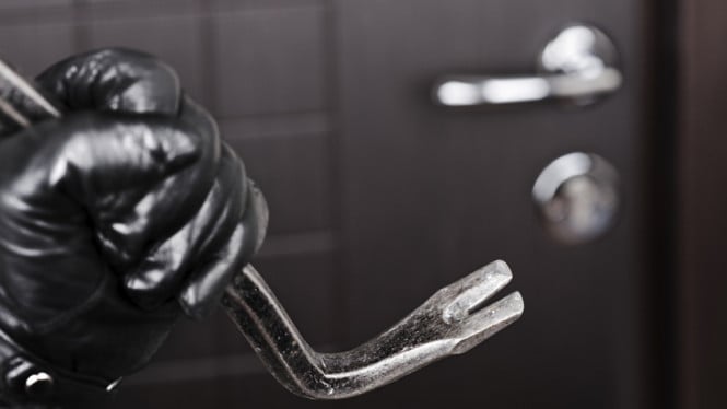 Malam-malam Gasak Batik Miliaran di Inacraft JCC, 3 Pelaku Diciduk Polisi