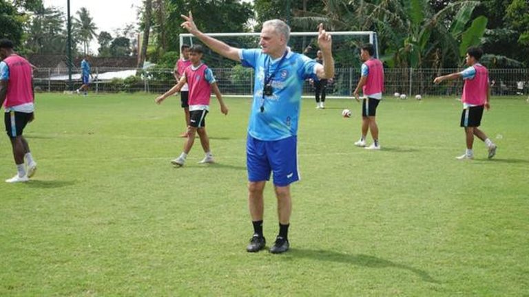 Marian Mihail Berjanji Perbaiki Lini Belakang PSBS saat Lawan PSIM, Bertekad Sabet 3 Poin di Maguwoharjo