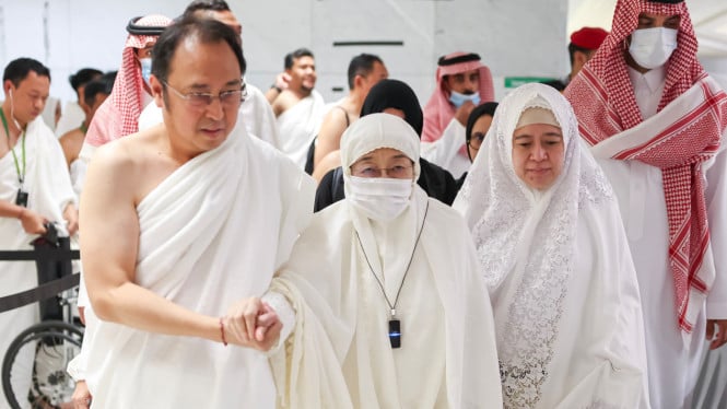 Momen Megawati dan Keluarga Tunaikan Umrah Sambut Ramadhan