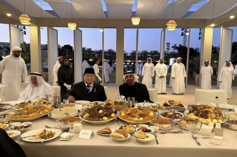 Momen Presiden Prabowo Berbuka Puasa Bersama Pangeran MBZ