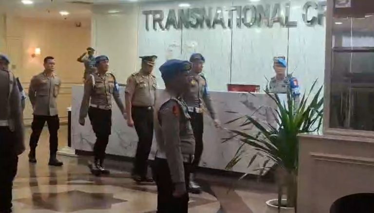 Pakai Seragam dan Tertunduk, Eks Kapolres Bima Jalani Sidang Etik Kasus Narkoba