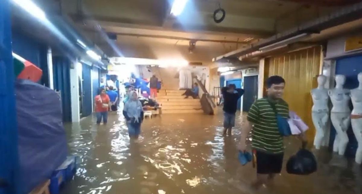 Pasar Cipulir Banjir, Pedagang Menjerit Omzet Turun Drastis