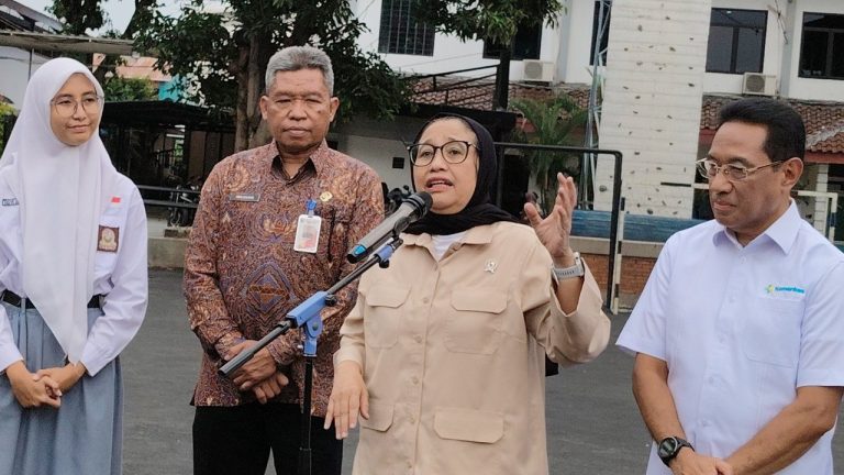PDIP Ungkap Anggaran MBG Memotong Dana Pendidikan, Wakil Kepala BGN Beri Klarifikasi