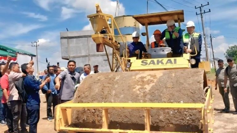 Pemkab OKU Prioritaskan Perbaikan Jalan Cor Beton Batukuning yang Rusak Parah