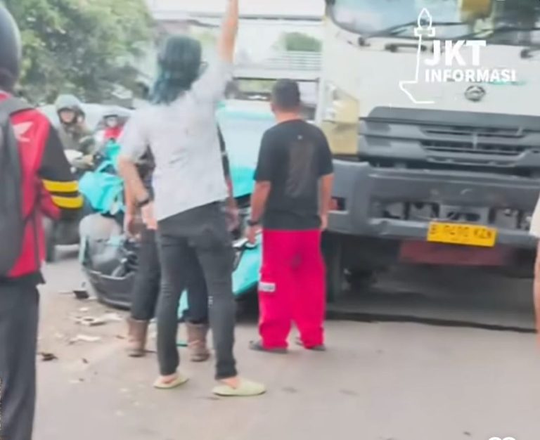 Taksi Listrik Tabrak 3 Kendaraan di Jakpus, Begini Ending-nya