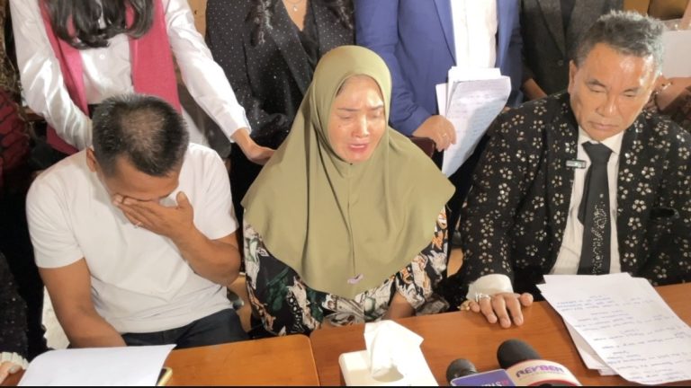 Tangis Ibu ABK Minta Anaknya Dibebaskan dari Tuntutan Hukuman Mati