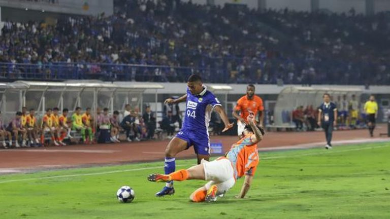 Umuh Muchtar Masih Kesal Persib Tersingkir dari AFC Champions League 2: Wasit Sangat Parah!