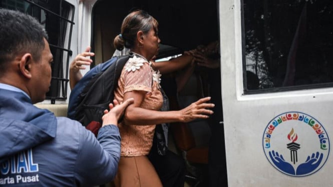 Wanita Tak Pernah Bayar Makan hingga Ongkos Ojol di Jakbar Diburu Dinas Sosial