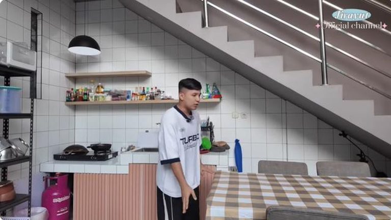 6 Foto Inspirasi Dapur & Meja Makan Rumah Baru Jirayut, Area Indoor & Outdoor