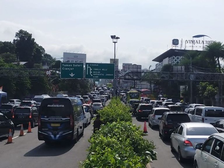 Arus Balik Puncak, One Way Arah Jakarta Diberlakukan