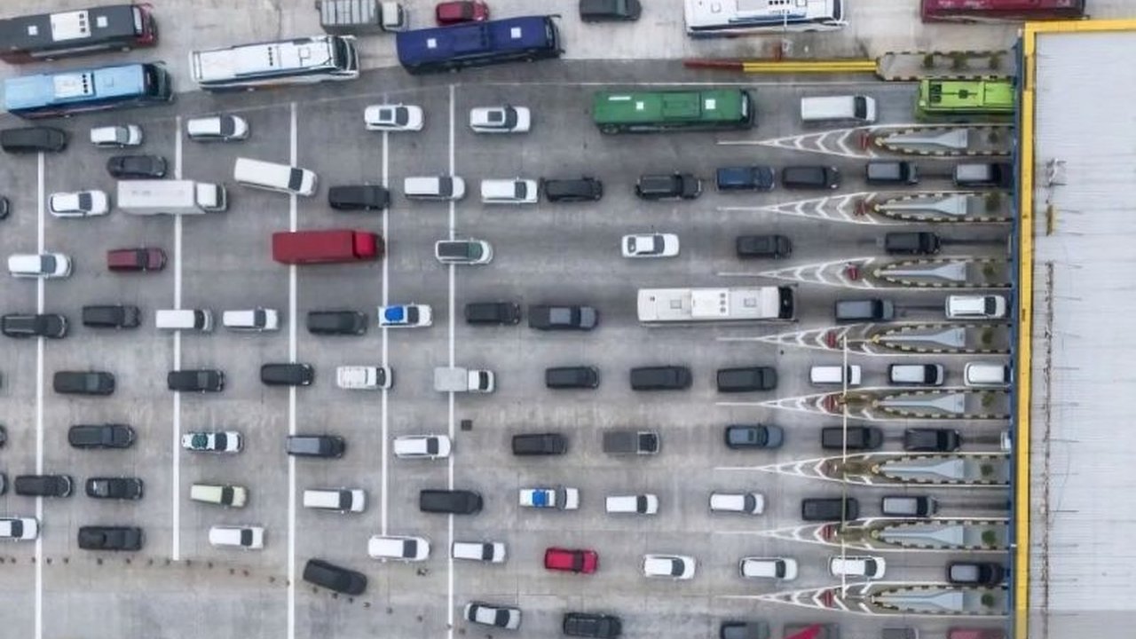 Arus Mudik Tol Kalikangkung Semarang Masih Tinggi Jelang Lebaran 2026