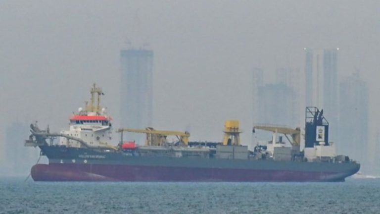 AS Kawal Kapal Lintasi Selat Hormuz, Iran: Kami Tunggu