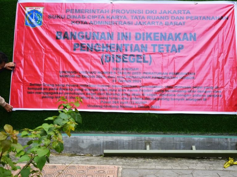 Belum Kantongi Izin PBG, Lapangan Padel di Kembangan Jakbar Disegel