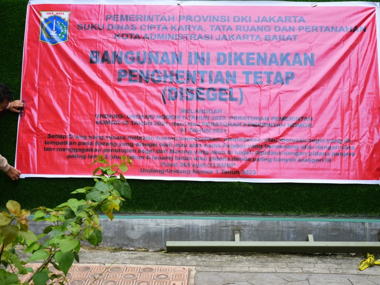 Belum Kantongi Izin PBG, Lapangan Padel di Kembangan Jakbar Disegel