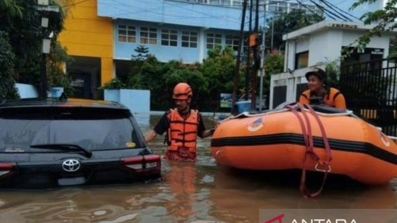 BPBD DKI: 147 RT dan 19 Ruas Jalan di Jakarta Masih Terendam Banjir pada Minggu Siang