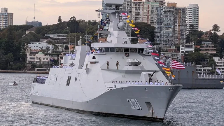 FOTO: KRI Raden Eddy Martadinata-331 Ikuti IFR dan Latma Kakadu 2026 di Australia