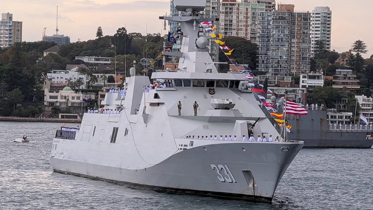FOTO: KRI Raden Eddy Martadinata-331 Ikuti IFR dan Latma Kakadu 2026 di Australia