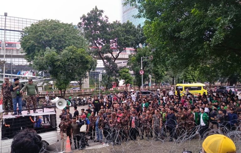 Gus Yaqut Diperiksa KPK, Massa Banser Datangi Gedung Merah Putih