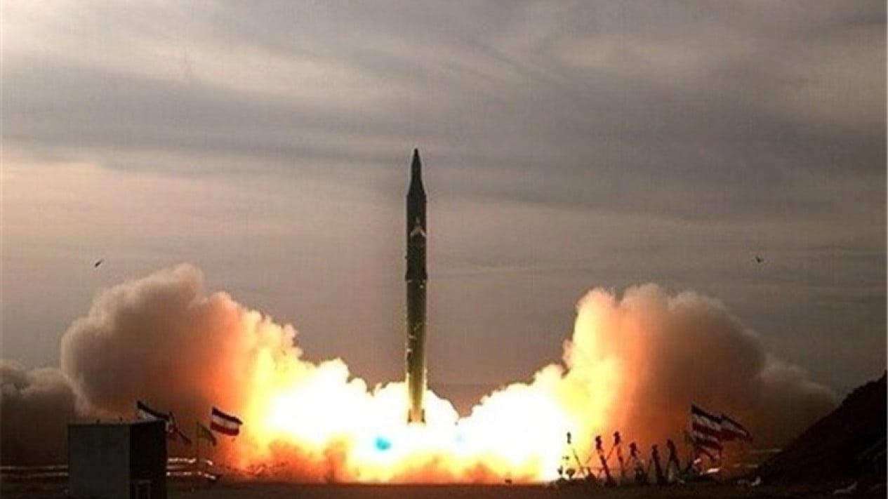 Iran Luncurkan Dua Rudal Balistik, Serang Pangkalan Militer Inggris