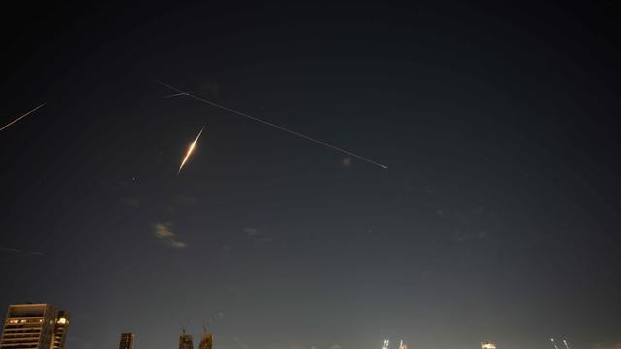 Iran Melancarkan Serangan ke-40, Bareng Hizbullah Bombardir Israel dan Pangkalan Militer AS