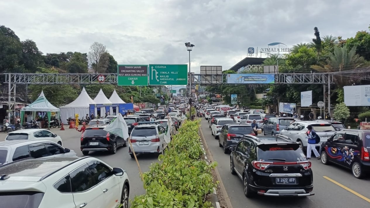 Jalur Puncak Padat, Polisi Terapkan One Way Situasional