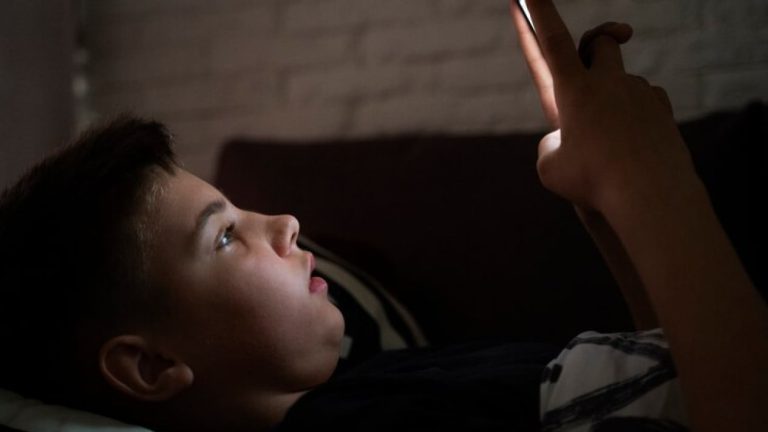 Jelang Pemberlakuan, Pengamat Soroti Perlunya Penyempurnaan Aturan PP Tunas