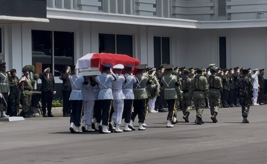 Jenazah Juwono Sudarsono Diberangkatkan ke TMP Kalibata usai Disemayamkan di Kemhan