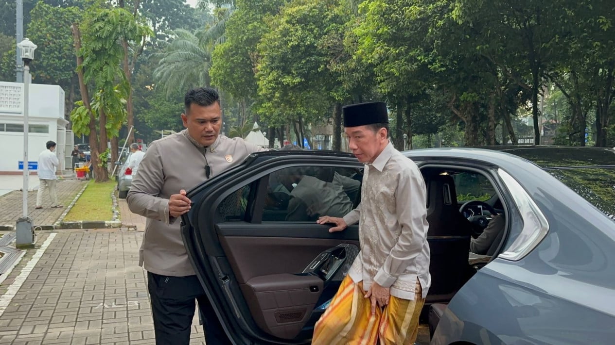 Jokowi Salat Id Bareng Iriana dan Kaesang di GBK