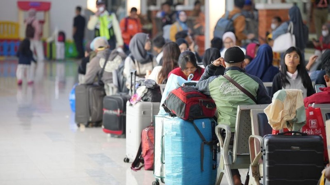 KAI Daop 2 Ingatkan Penumpang Soal Aturan Bagasi Kereta Api Saat Arus Balik Lebaran 2026
