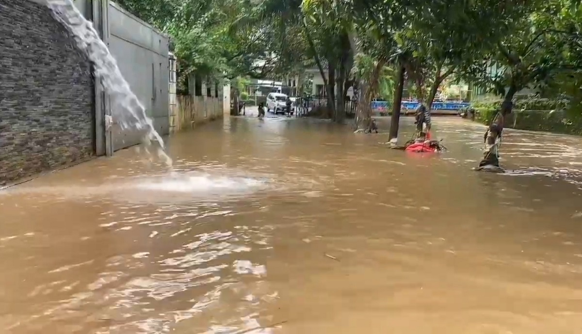 Kali Krukut Meluap, Pemukiman Puri Mutiara Cilandak Jaksel Terendam