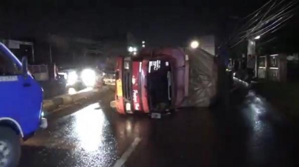 Kecelakaan Beruntun Dini Hari di Jombang, Diduga akibat Kondisi Jalan Gelap
