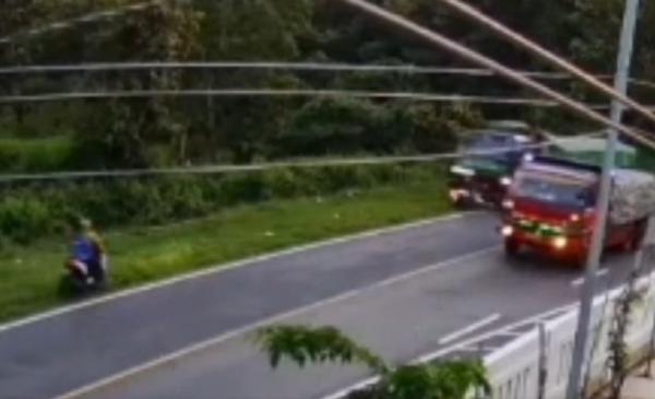 Kecelakaan Maut Truk Tronton Seruduk 2 Motor di Bangkalan, 1 Tewas 2 Luka-Luka