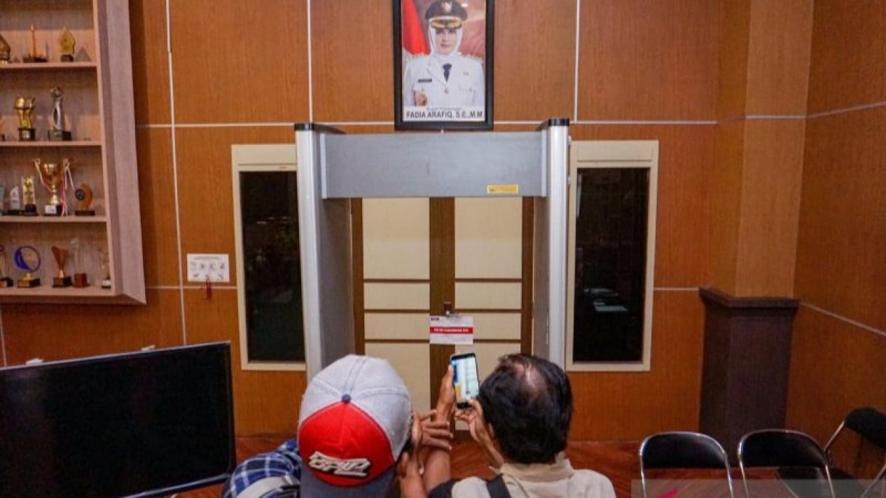 KPK Bawa 11 Orang Terkait OTT Bupati Pekalongan, Ada Sekda Lamongan