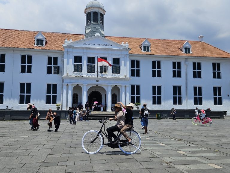 Libur Lebaran, Belasan Ribu Wisatawan Kunjungi Kota Tua
