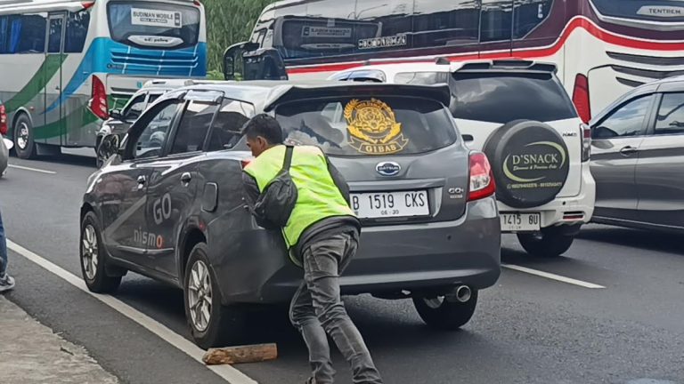 Macet Arus Balik Lingkar Gentong, Sejumlah Kendaraan Mogok Tak Kuat Menanjak